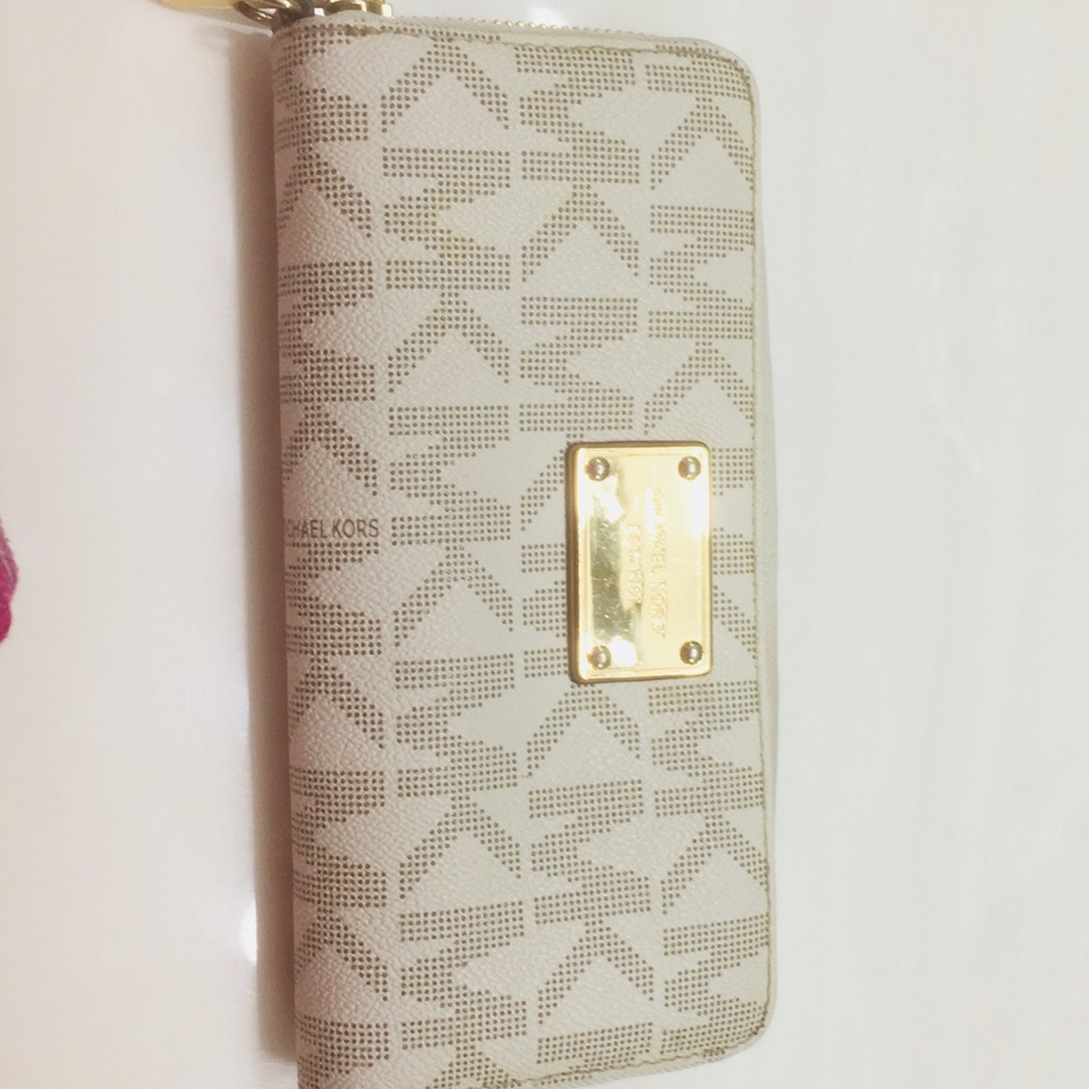 Michael Kors wallet 100% authentic